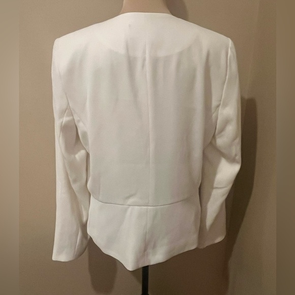 Ann Taylor Elegant Collarless White  Blazer, size Large - Picture 2 of 5